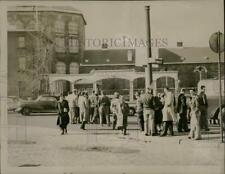 1955 Press Photo Crowd outside the Charlestown State Prison in Boston picture