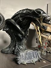 Sideshow - Aliens Warrior Xenomorph Legendary Scale Bust Exclusive Variant LE picture