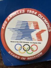 LOS ANGELES 1984 OLYMPICS STARS IN MOTION  The Official Button  Pinback  VINTAGE picture