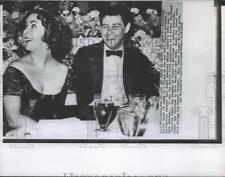 1959 Press Photo Elizabeth Taylor and Eddie Fisher at banquet in Hollywood. picture