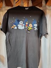 PEANUTS GANG CHRISTMAS HOLIDAY FESTIVE ICE SKATING T-SHIRT SIZE LARGE DK GREY  picture