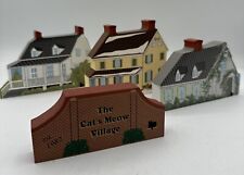 The Cats Meow Village Lot 1 - 4 Pieces, 3 Currier & Ives & Village Sign picture