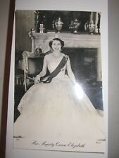 VINTAGE TUCK'S & SON'S POST CARD - HER MAJESTY QUEEN ELIZABETH - LOT 2 - OFC-C picture