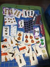 Lot of Le Bouton  31 Cards of Buttons & 12 Zipper Pulls Assorted Styles & Colors picture