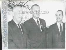 1965 Press Photo Lyndon Johnson, William Rayborn, Richard Helm pose in Stonewall picture