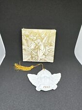 Vtg 1982 AVON Christmas Remembrance Ceramic Angel ~ Made in Japan picture