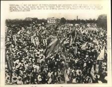1969 Press Photo Workers and unionist at May Day rally in Tokyo's Yoyogi Park picture