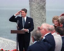 RONALD REAGAN IN NORMANDY FRANCE 40TH ANNIVERSARY OF D-DAY - 8X10 PHOTO (AA-055) picture