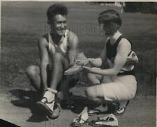 1928 Press Photo Vera Churchman & Indian track runner Humming Bird - net11567 picture