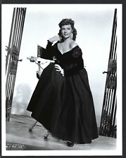 CELEBRITY Rita Hayworth ACTRESS sits in a chair VINTAGE ORIGINAL PHOTO picture