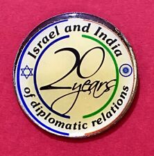 Israel and India. 20  Years of Diplomatic Relations Vintage Pin Badge. picture