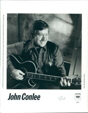 1986 Press Photo Country Singer John Conlee Playing Acoustic Guitar picture