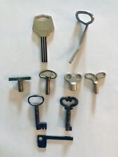 Mixed Lot of 9 Old Vintage Keys, Estate Find picture
