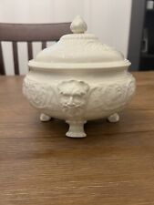 WEDGWOOD Etruria & Barlaston PATRICIAN Ivory Large Soup Tureen w/Lid picture