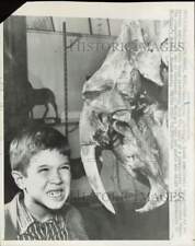 1957 Press Photo Jimmy LaMotte admires skull of sabre-toothed tiger in Michigan picture