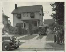 1933 Press Photo Police check Mrs. Juliet Spero's home after robbery, Cleveland picture