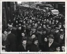1940 Press Photo NYC crowds of Christmas shoppers on 6th & 34th Avenues picture