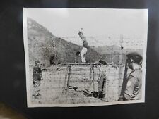 1952 KOREAN WAR UNITED PRESS PHOTO KOJE ISLAND PRISON CAMP 9X7 picture