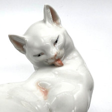 Vintage Austria Porcelain Cat Figurine 1674 Augarten Wien Blanc de Chine ?? picture