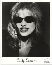 Undated Press Photo Singer Songwriter Carly Simon Smiling w Sunglasses picture