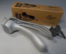 PAMPERED CHEF GARLIC PRESS w CLEANER UNUSED IN BOX 2575 picture