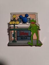 Disney Visa Rewards Cardmember Pin Trading 2014 Muppets Kermit Frog picture