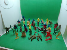 lot 45 Toy plastic vintage soldiers some flat multi colored picture