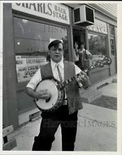 1980 Press Photo Al Payne plays banjo at Chicopee Octoberfest - sra18751 picture