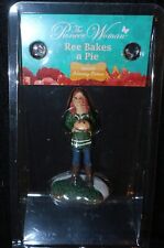 Brand New pack THE PIONEER WOMAN Ree Bakes a Pie Drummond Holiday Village Figure picture