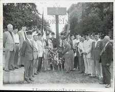 1954 Press Photo Father Duffy veterans place wreath at Oliver Ames Jr. square picture