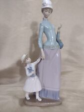 Lladro Mother Daughter Homecoming Woman Holding Childs Hand 1353 14