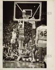 1975 Press Photo Maryland vs North Carolina University Basketball Game picture