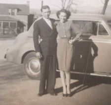 4J Photograph Cute Couple Handsome Man Beautiful Woman Old Car Wife 1940's picture