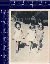 1950 Three Girls Portrait Outside Kids Children Siblings Vintage Photo Original picture