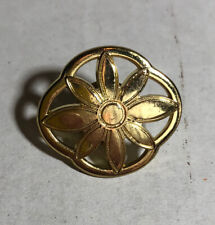 Vintage Small Gold Tone Metal Daisy Cut Out Flower Floral Lapel Pin Pinback  picture