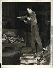 1943 Press Photo Dean Smith Loading Iron into Furnace Vulcan Foundry picture
