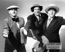 THE THREE STOOGES LARRY FINE, MOE & CURLY HOWARD - 8X10 PUBLICITY PHOTO (EP-199) picture