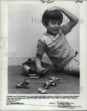 1975 Press Photo Child playing with Charlie Brown Camp Kamp-Safe soft toy picture
