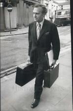 1976 Press Photo John Stonehouse On His Way To The Old Bailey For Trial picture
