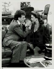 1989 Press Photo Actors Emma Samms and Paul Reiser in 