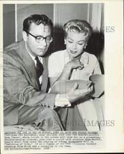 1958 Press Photo Movie Producer Ross Hunter And Actress Lana Turner With Script picture