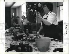 1990 Media Photo Gwen Barclay doing a cooking lesson. picture