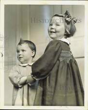 1942 Press Photo Princess Irene and Princess Beatrix of Holland - nei13578 picture