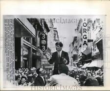 1965 Press Photo Robert Kennedy, on car hood, addresses Buenos Aires crowd. picture
