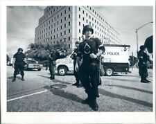 1989 Press Photo Miami Metro Police SWAT Team Guard Justice Building picture