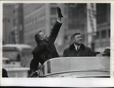 1966 Press Photo James A. Lovell waves to crowd along Wisconsin Avenue. picture