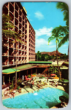Honolulu, Hawaii - Waikiki Biltmore Pool Terrace - Vintage Postcard - Posted picture
