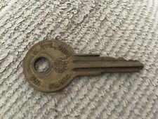 VINTAGE CURTIS IND. CLEVELAND OHIO BRASS KEY IN 8 picture