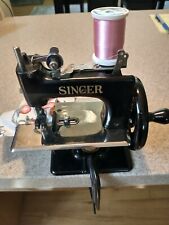 Vintage 1953  Singer Sewhandy Sewing machine Child Sized w clamp #20 model picture