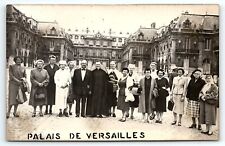 c1920 PALAIS DE VERSAILLES FRENCH TOURISTS WELL DRESSED RPPC POSTCARD P2313 picture